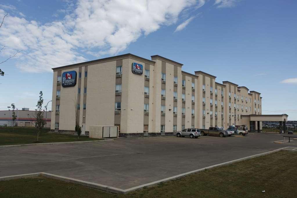 Pomeroy Inn And Suites Dawson Creek Exterior photo