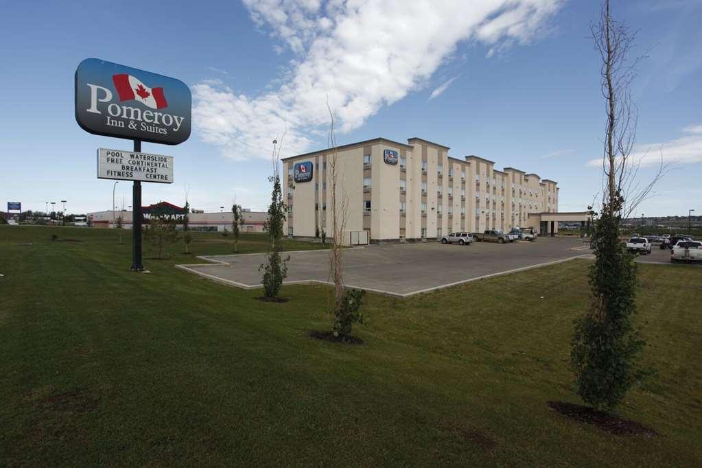 Pomeroy Inn And Suites Dawson Creek Exterior photo