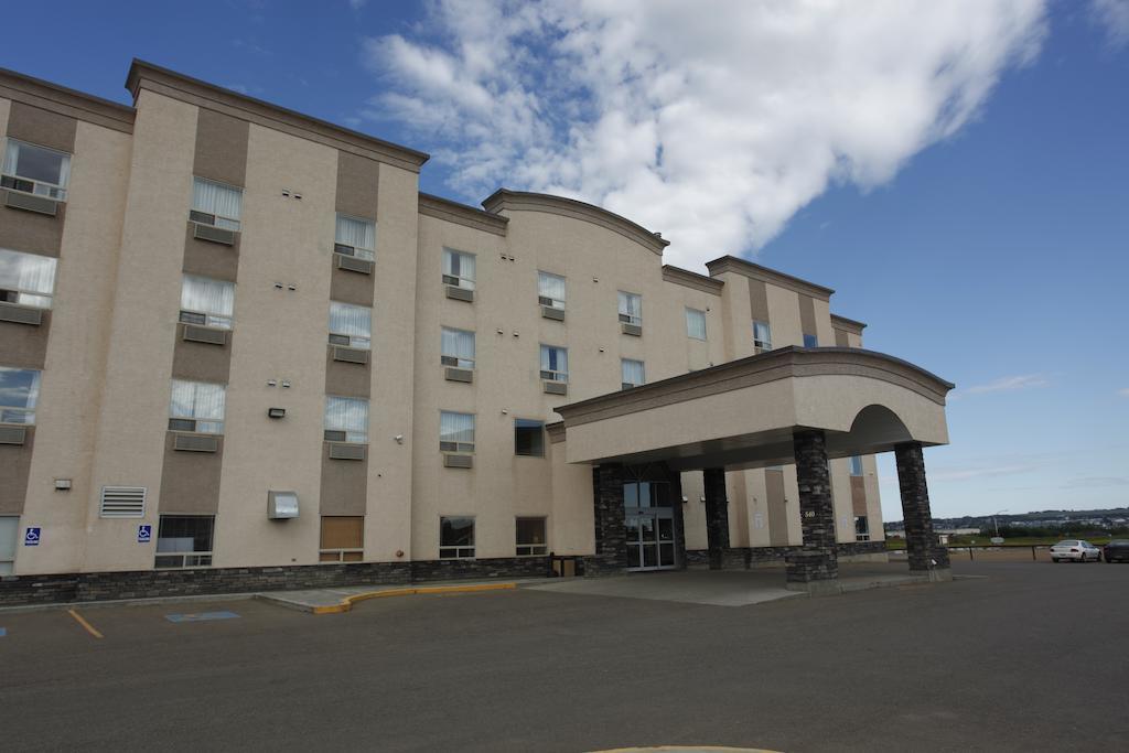 Pomeroy Inn And Suites Dawson Creek Exterior photo