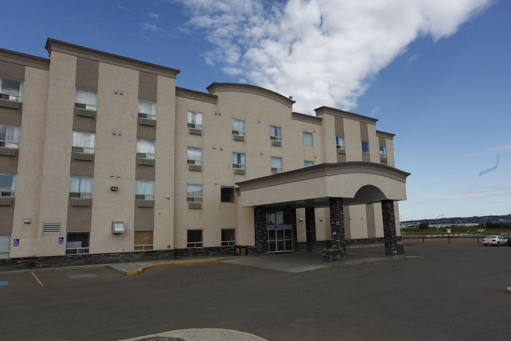 Pomeroy Inn And Suites Dawson Creek Exterior photo